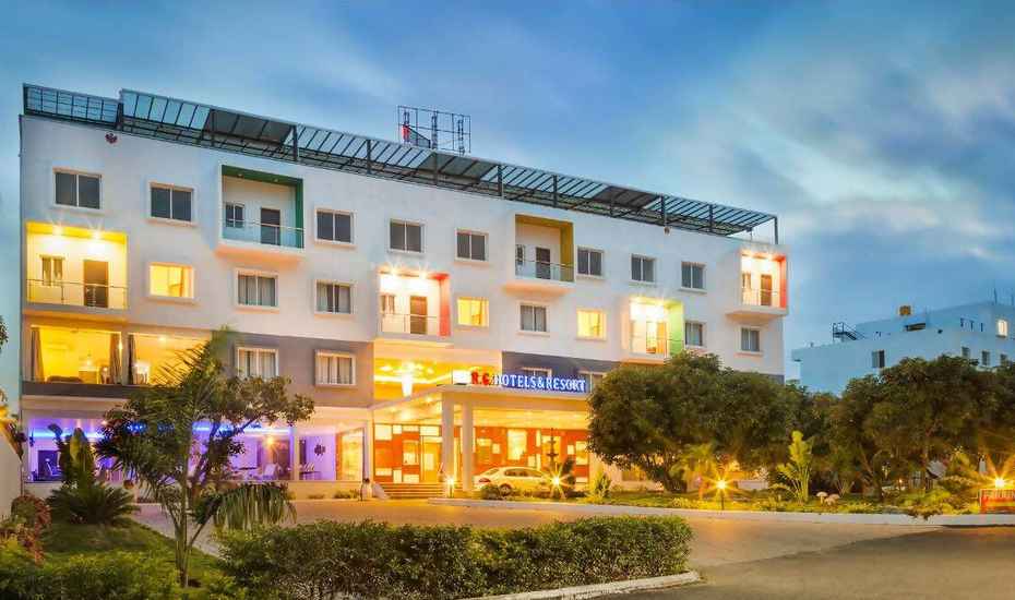 A first appearance inside the new Taco Bell-themed hotel and inn