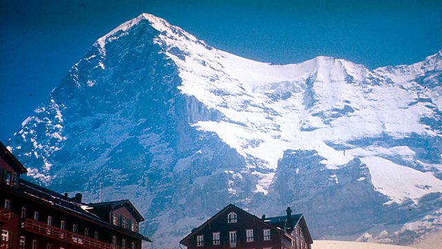 People Travel to Grand­father Mountain to Beat the Heat