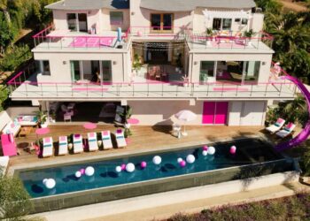 Book Now At The Dolly Parton Hotel in Nashville – Great Rates Available