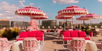 Where to Drink in Nashville – Dolly Parton Bar